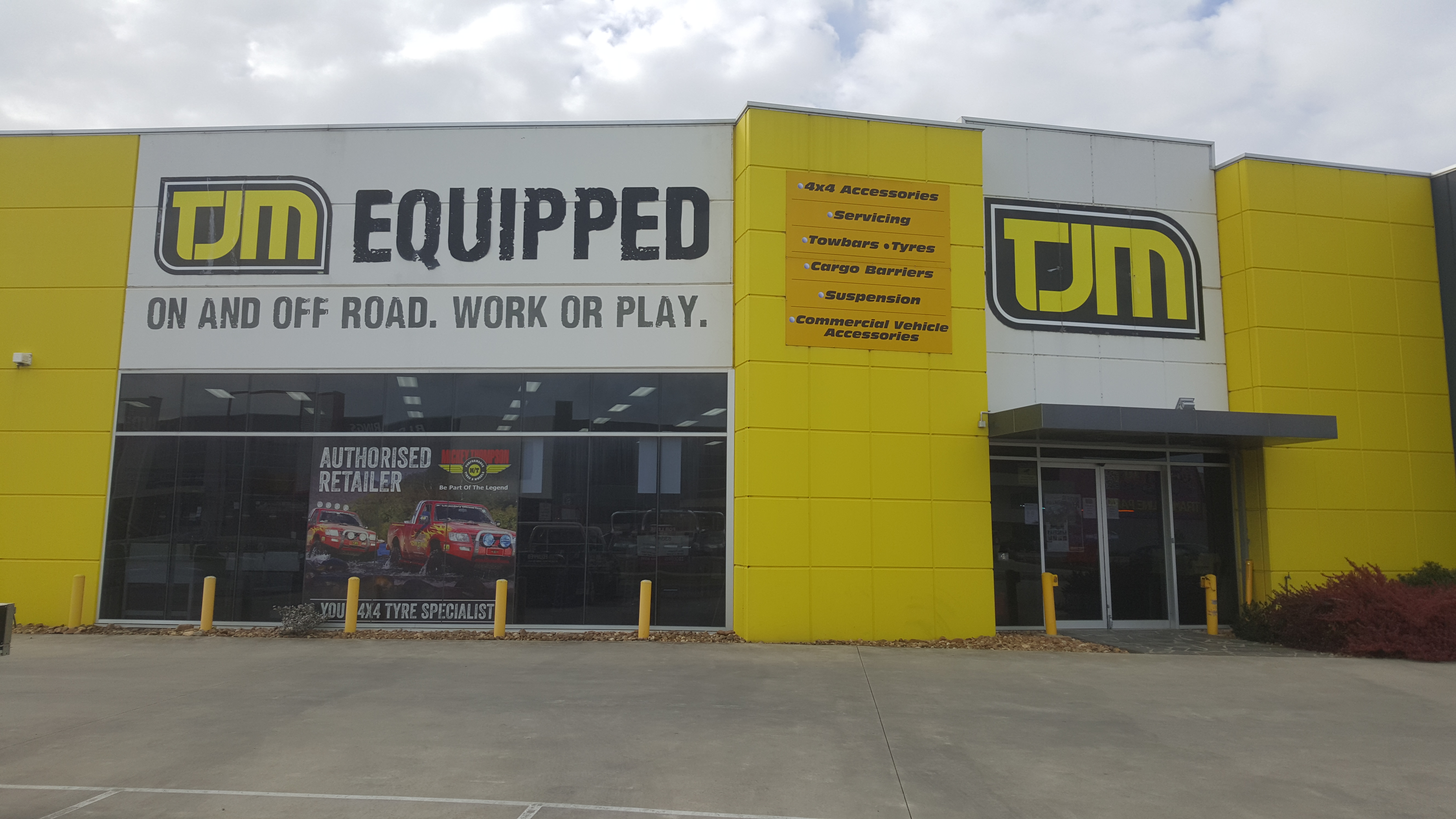 TJM Pakenham logo